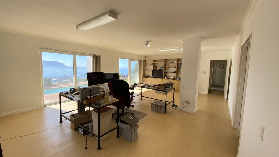 5 Bedroom Property for Sale in Simons Kloof Western Cape